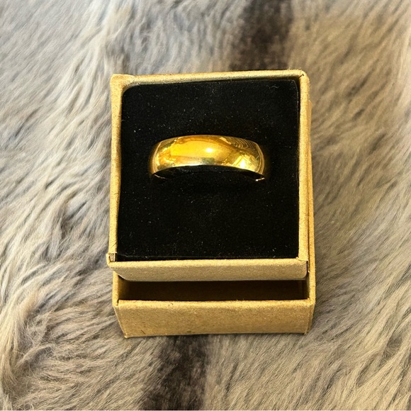 Men’s 6mm 18kt gold plated stainless steel band ring NIB 12